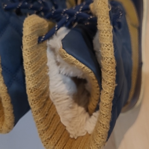 Call it Spring women's size 6 winter boots - Picture 3 of 6